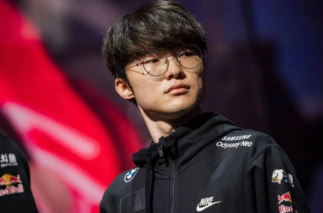 Faker迎来五赛季高光表现，塞尔维亚队球迷沸腾！