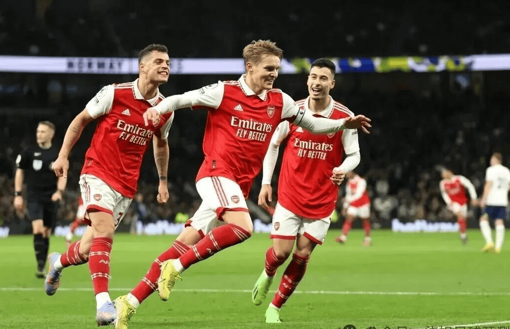 中国体育娱乐平台-梅西痛哭流涕伤退后怒摔球鞋